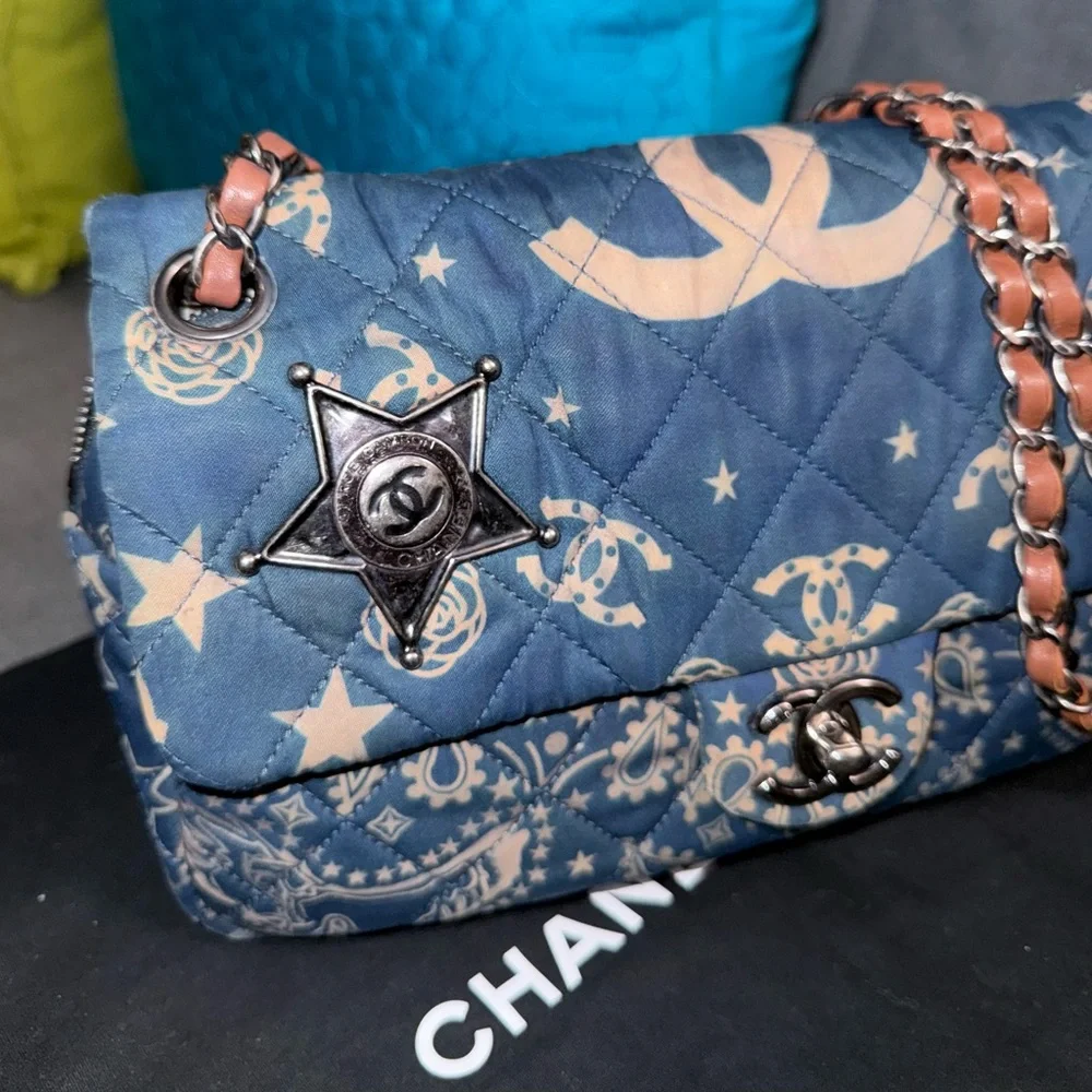 📌SOLD📌CHANEL ‘13-‘14 Paris Dallas Metiers D'art BANDANA Flap Bag - Picture 4 of 16
